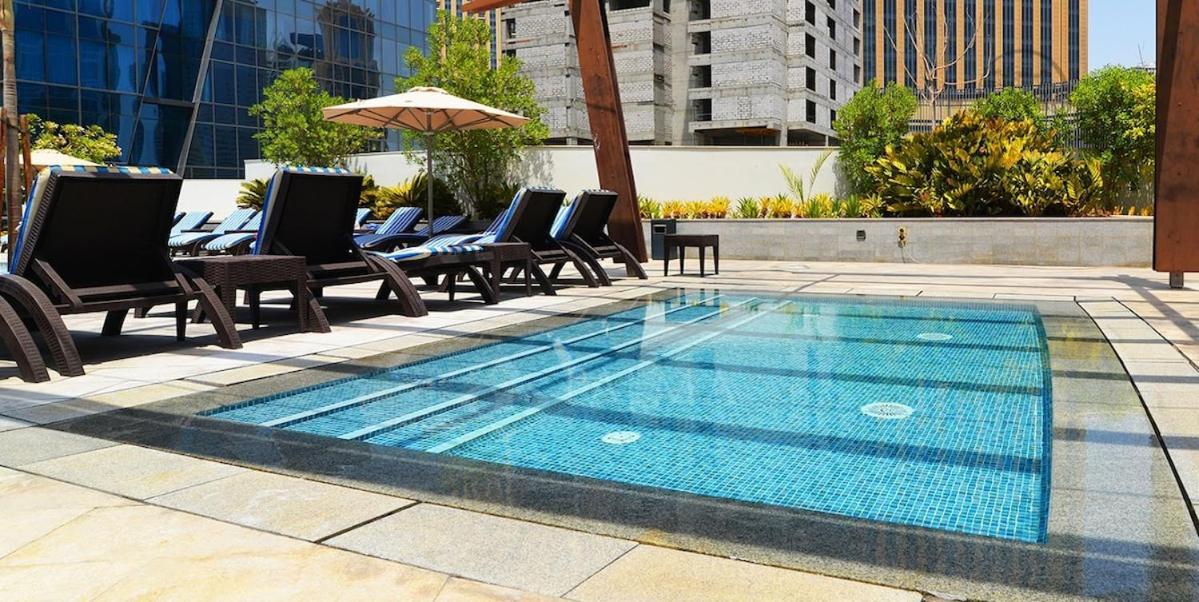 Nomad Retreats- Silverene Tower Marina View Apartment Dubai