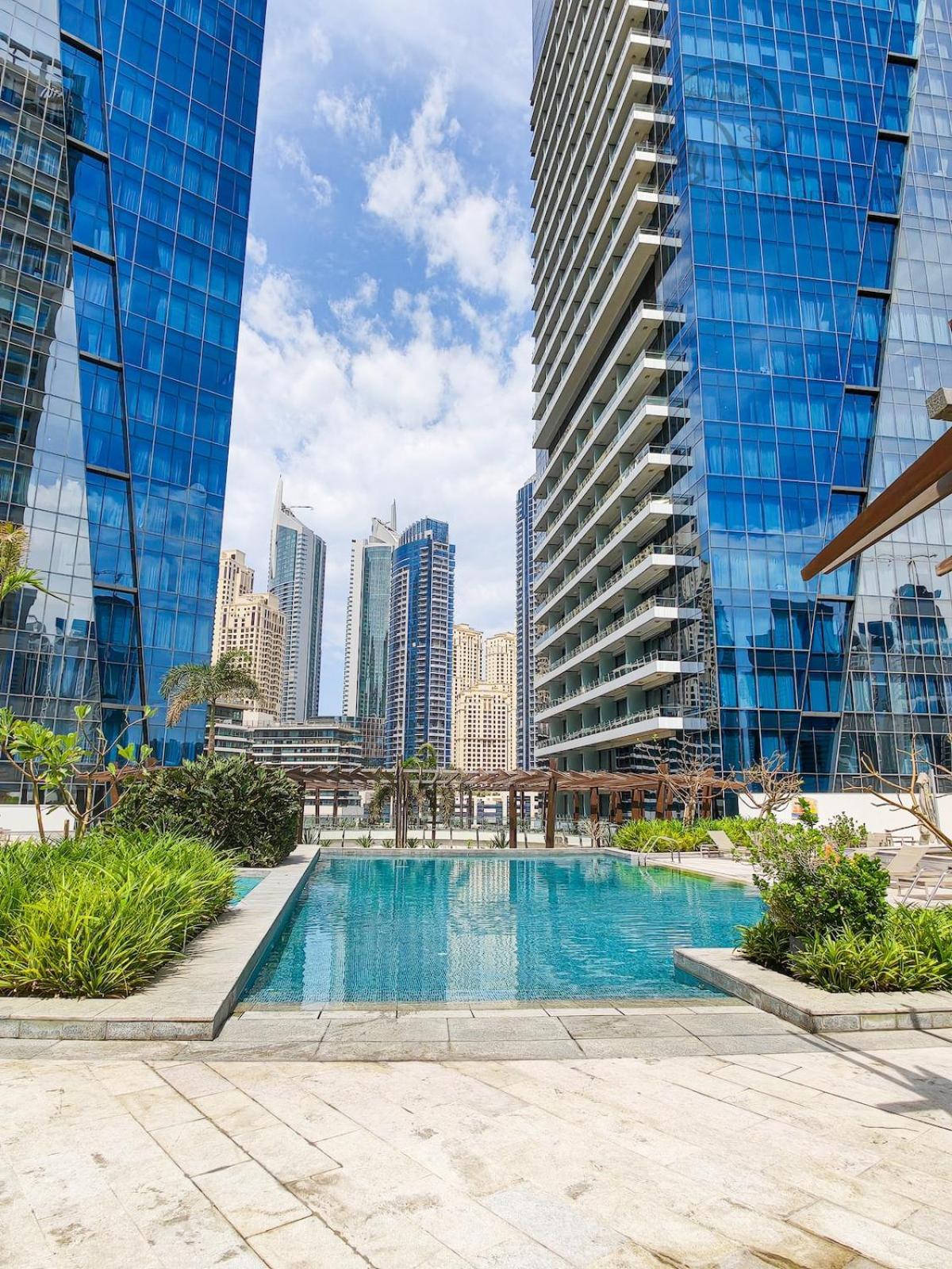 Nomad Retreats- Silverene Tower Marina View Dubai