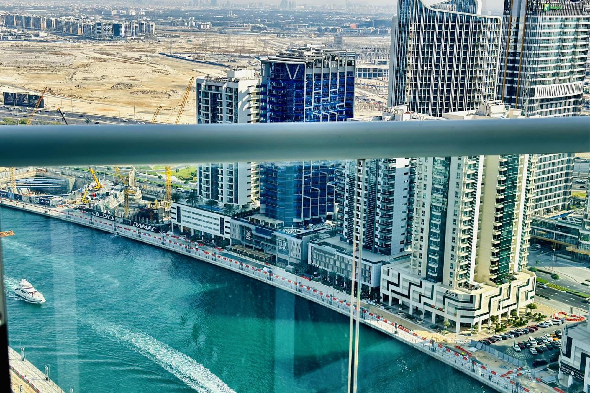 Vserve - Stylish Specious - 1 Bedroom With Canal View *