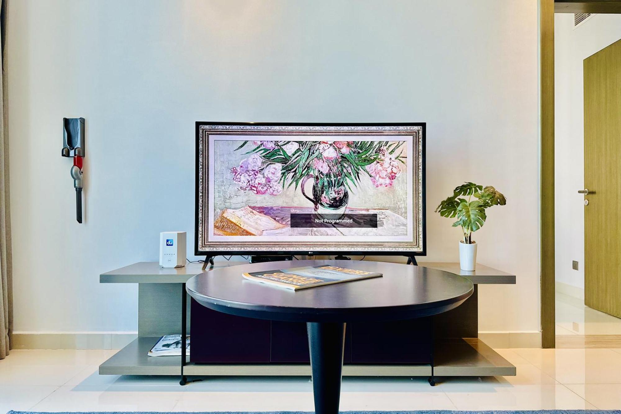 Vserve - Stylish Specious - 1 Bedroom With Canal View Apartment Dubai