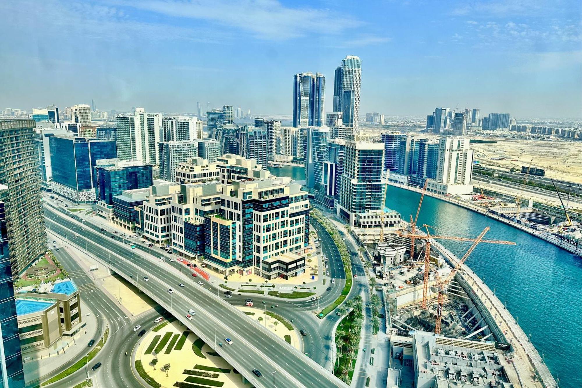 Vserve - Stylish Specious - 1 Bedroom With Canal View Apartment Dubai