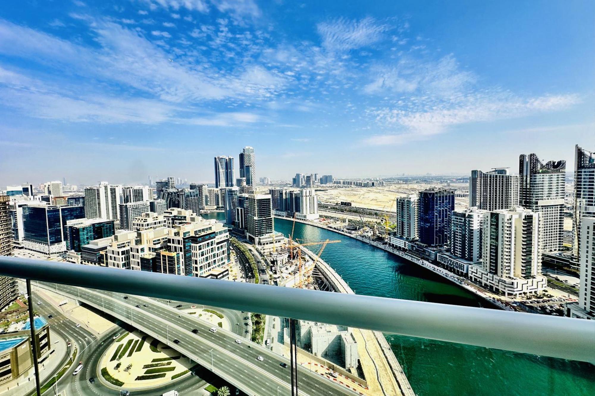 Apartment Vserve - Stylish Specious - 1 Bedroom With Canal View Dubai