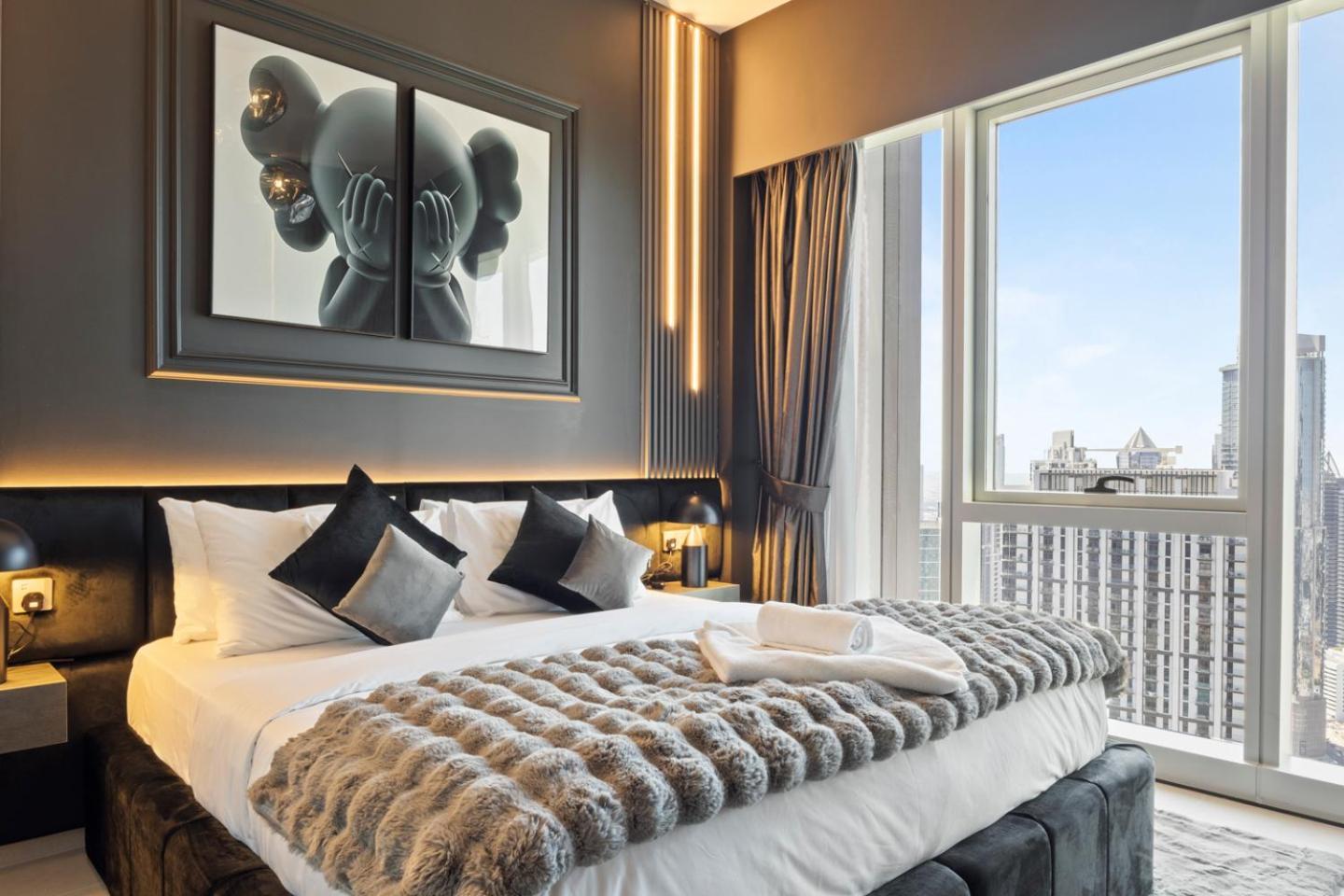 Luxury 1-bedroom, High-floor, Skyline Views Apartment Dubai