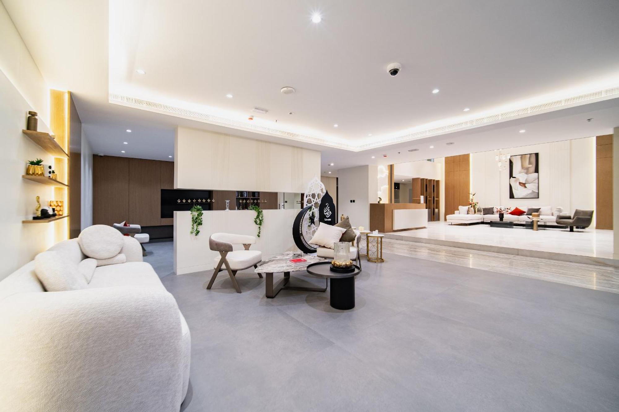 Sunny Studio, Pool, Views, Near Metro Dubai