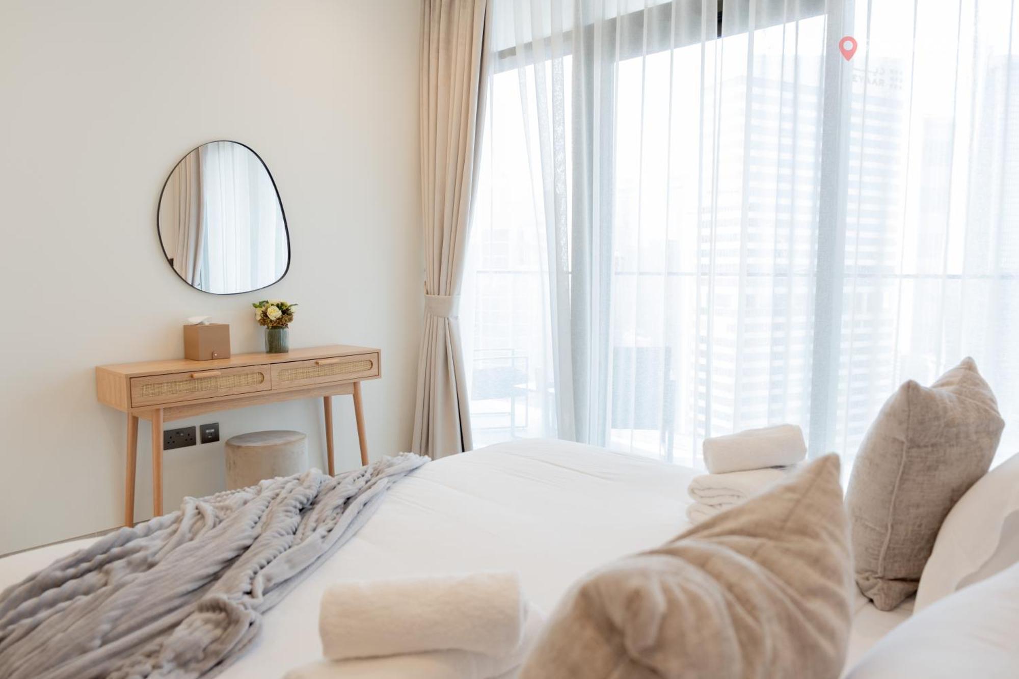 Brand New 1br I In Style I Canal & Burj Khalifa Views Dubai