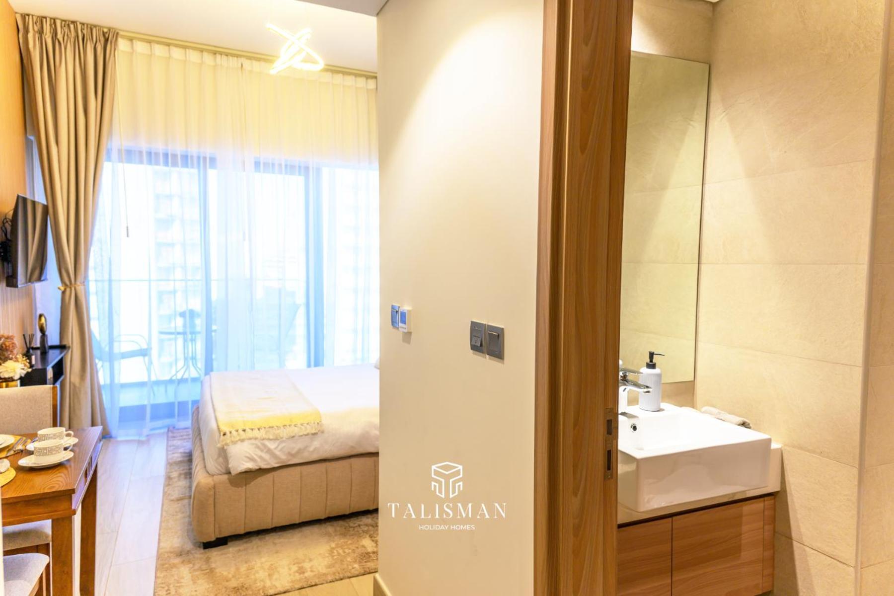 Modern In Azizi Riviera, Meydan Apartment