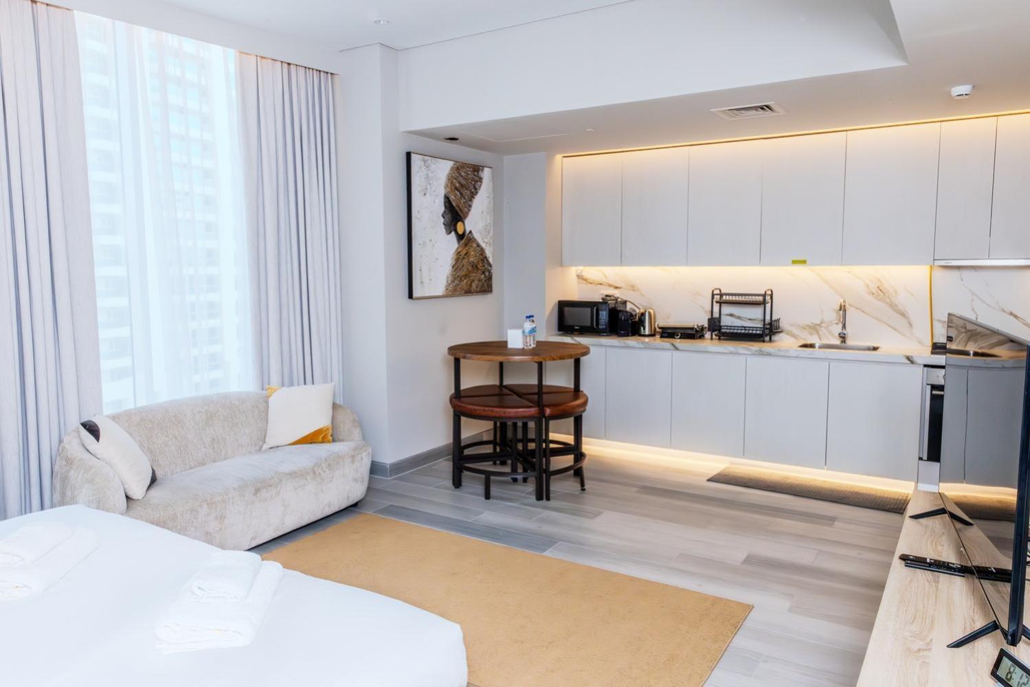 Marina Walk Gem Modern With Pool & Gym Access, Steps To & Metro Apartment Dubai