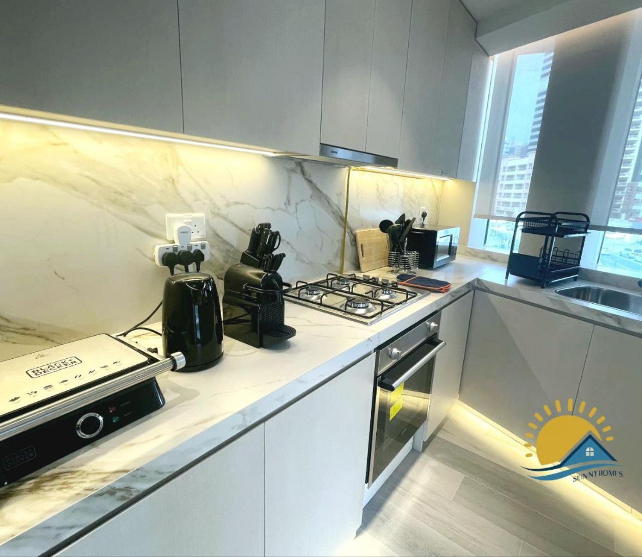Marina Walk Gem Modern With Pool & Gym Access, Steps To & Metro * Dubai