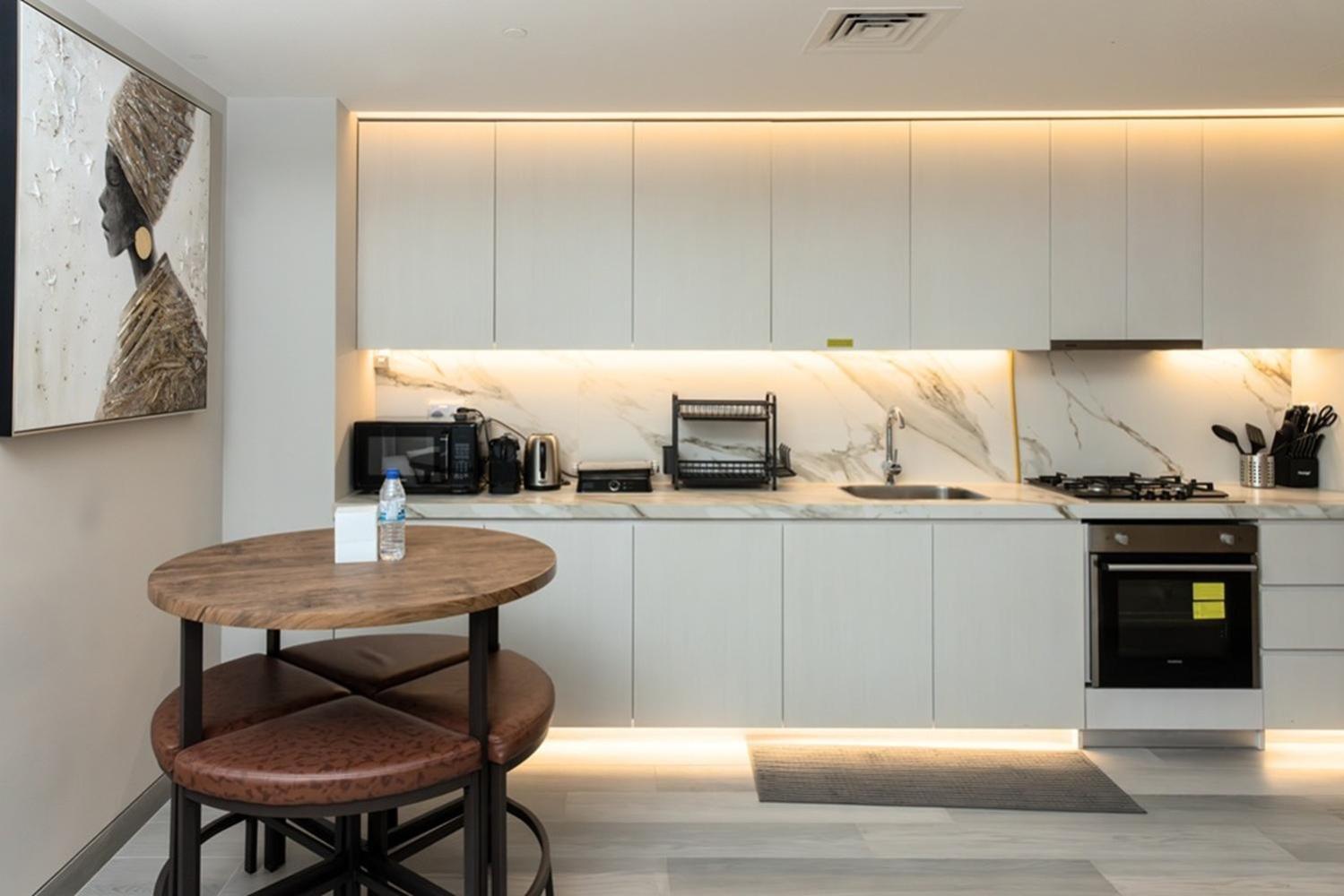 Apartment Marina Walk Gem Modern With Pool & Gym Access, Steps To & Metro *