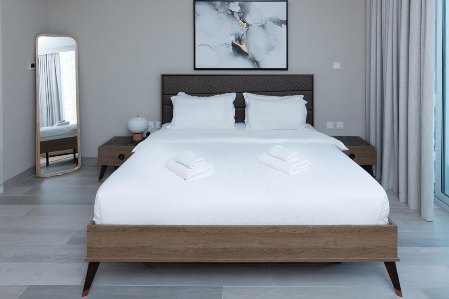 Marina Walk Gem Modern With Pool & Gym Access, Steps To & Metro Dubai