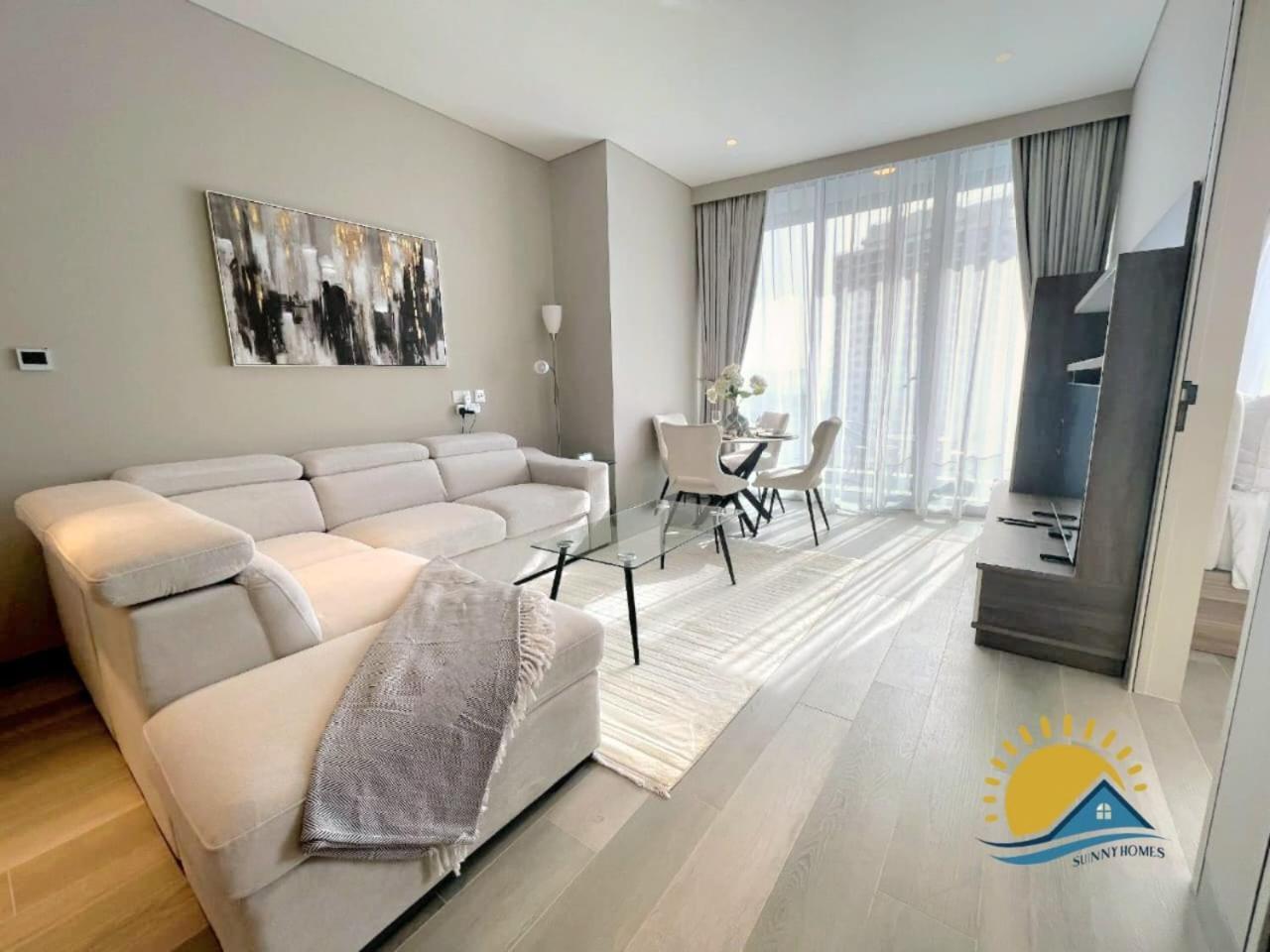 Marina Walk Gem Modern With Pool & Gym Access, Steps To & Metro Apartment
