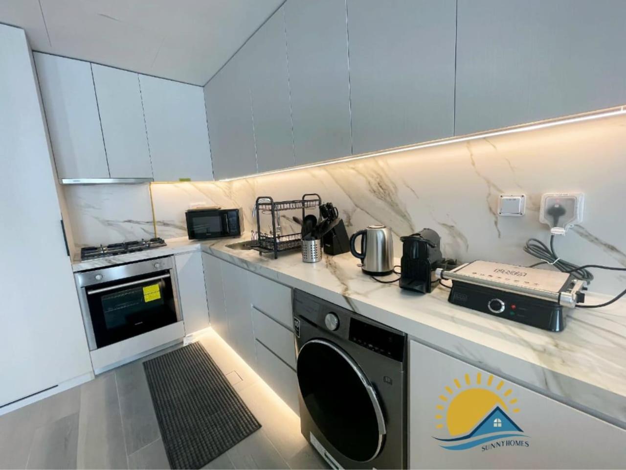 Apartment Marina Walk Gem Modern With Pool & Gym Access, Steps To & Metro *