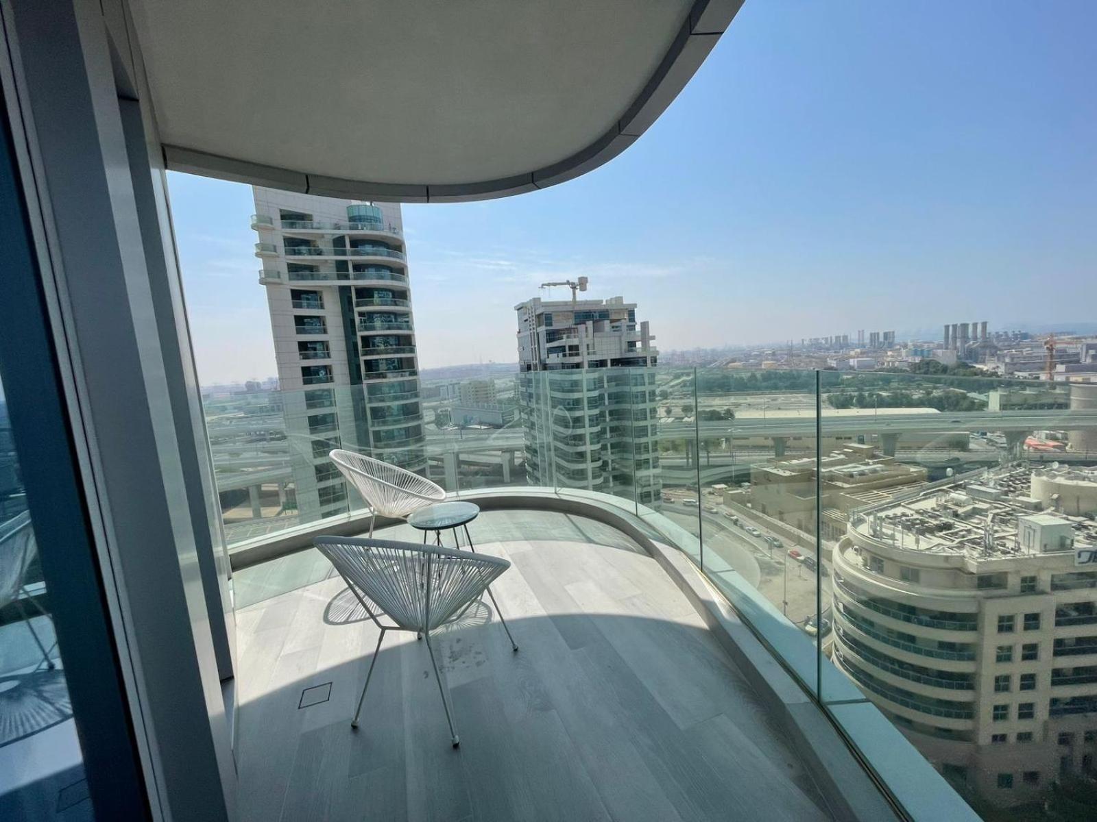 Marina Walk Gem Modern With Pool & Gym Access, Steps To & Metro Apartment Dubai