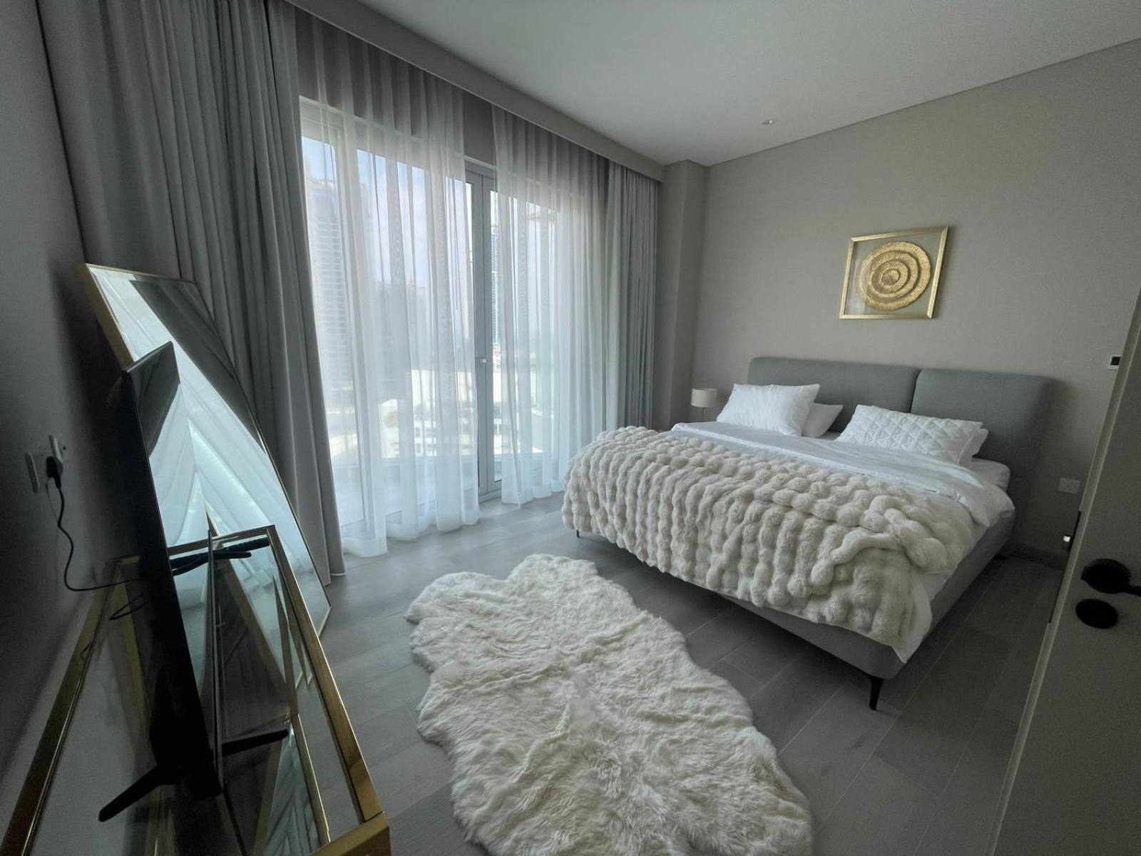 Marina Walk Gem Modern With Pool & Gym Access, Steps To & Metro *