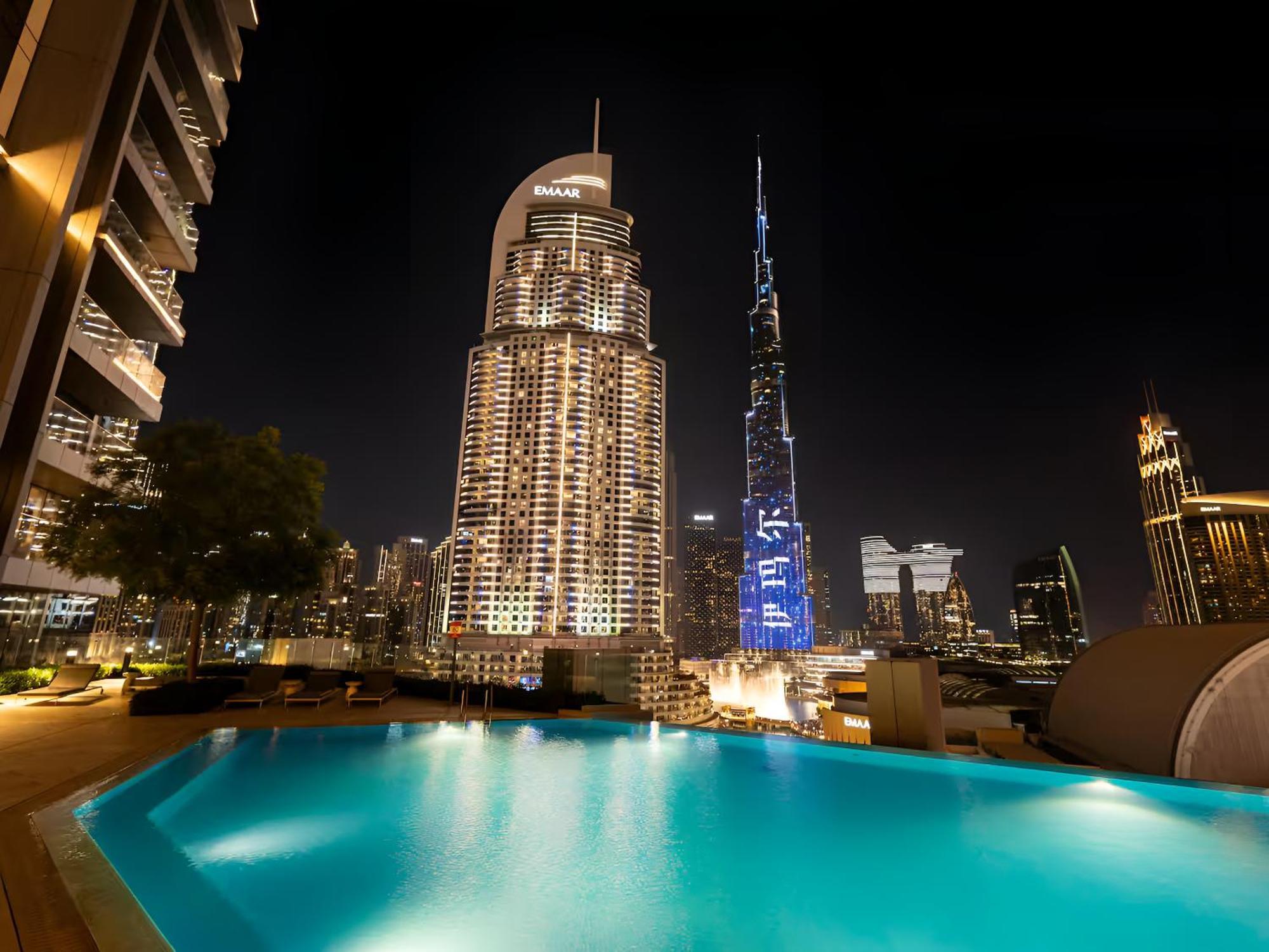 Burj View Infinity Pool - Mall Connection Apartment
