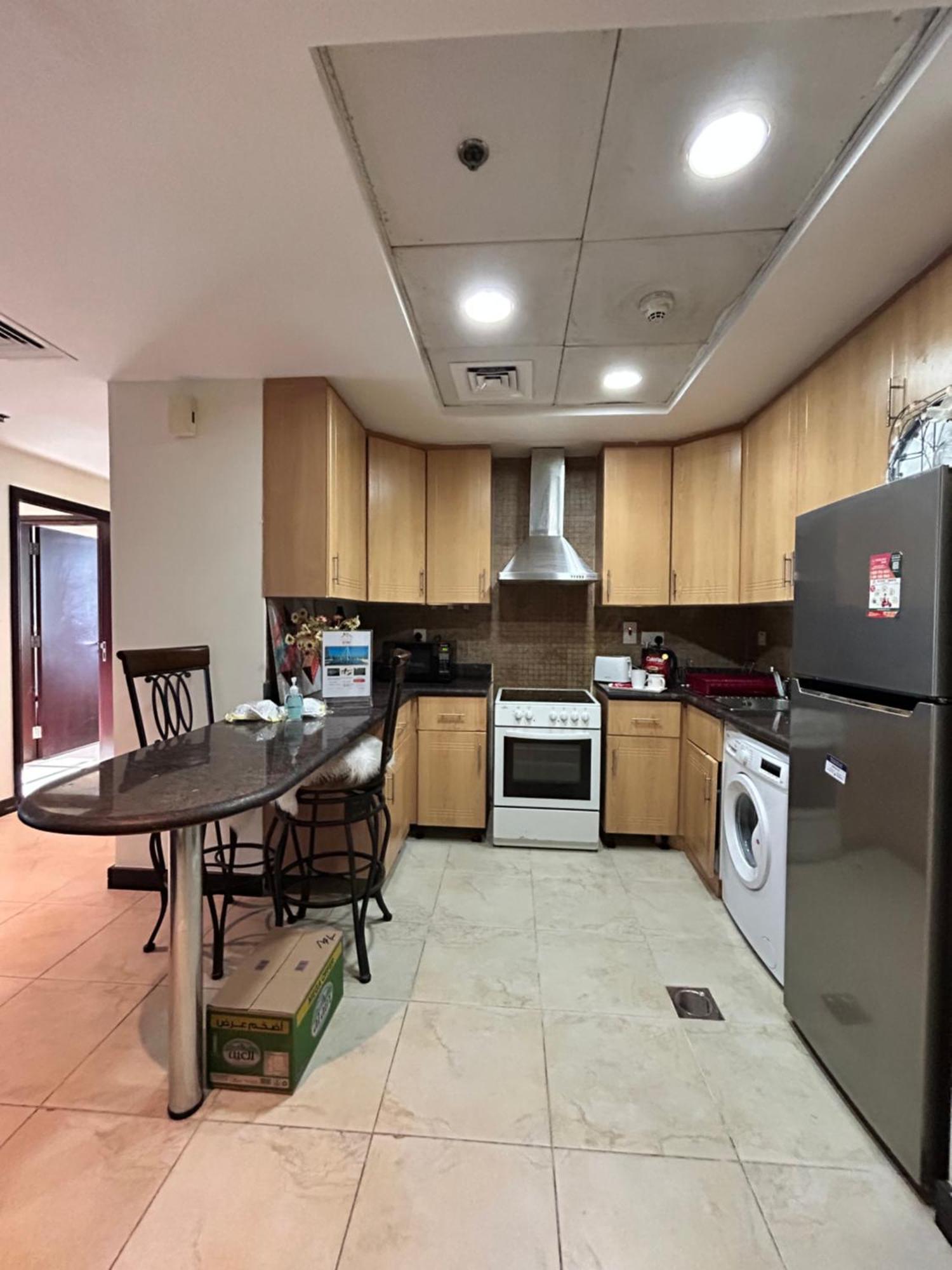 Click - Jlt - 2 Bedroom & Balcony Lakes View Entire -az