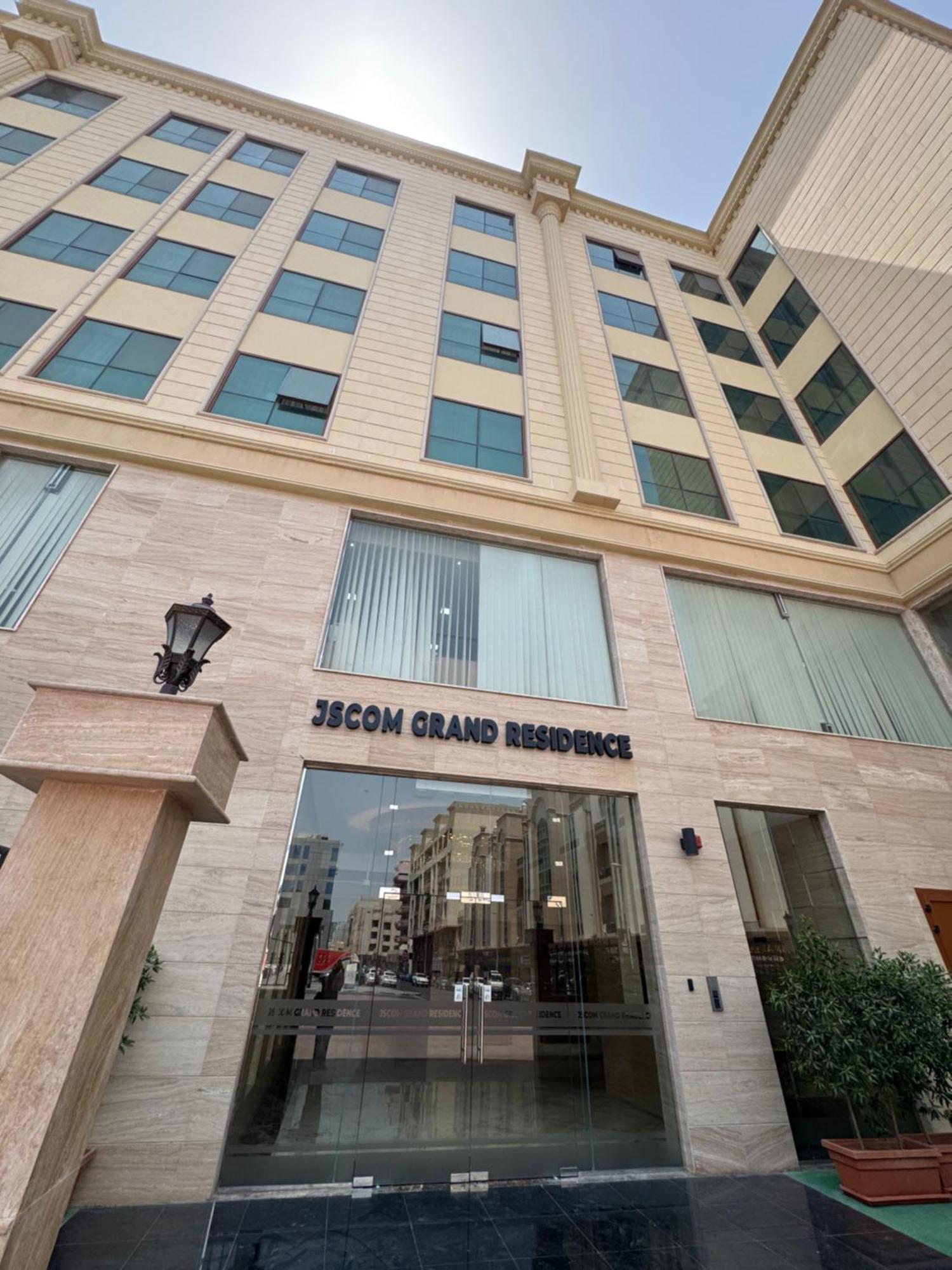 New Luxe 2 Br Dubai
