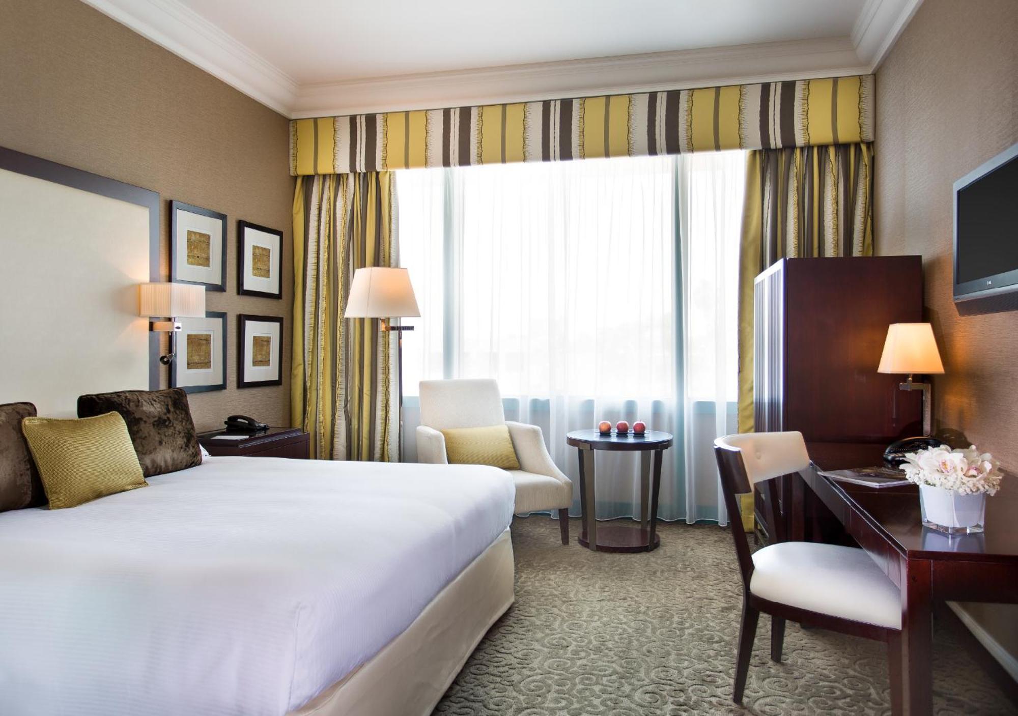 Moevenpick Grand Al Bustan Hotel 5*