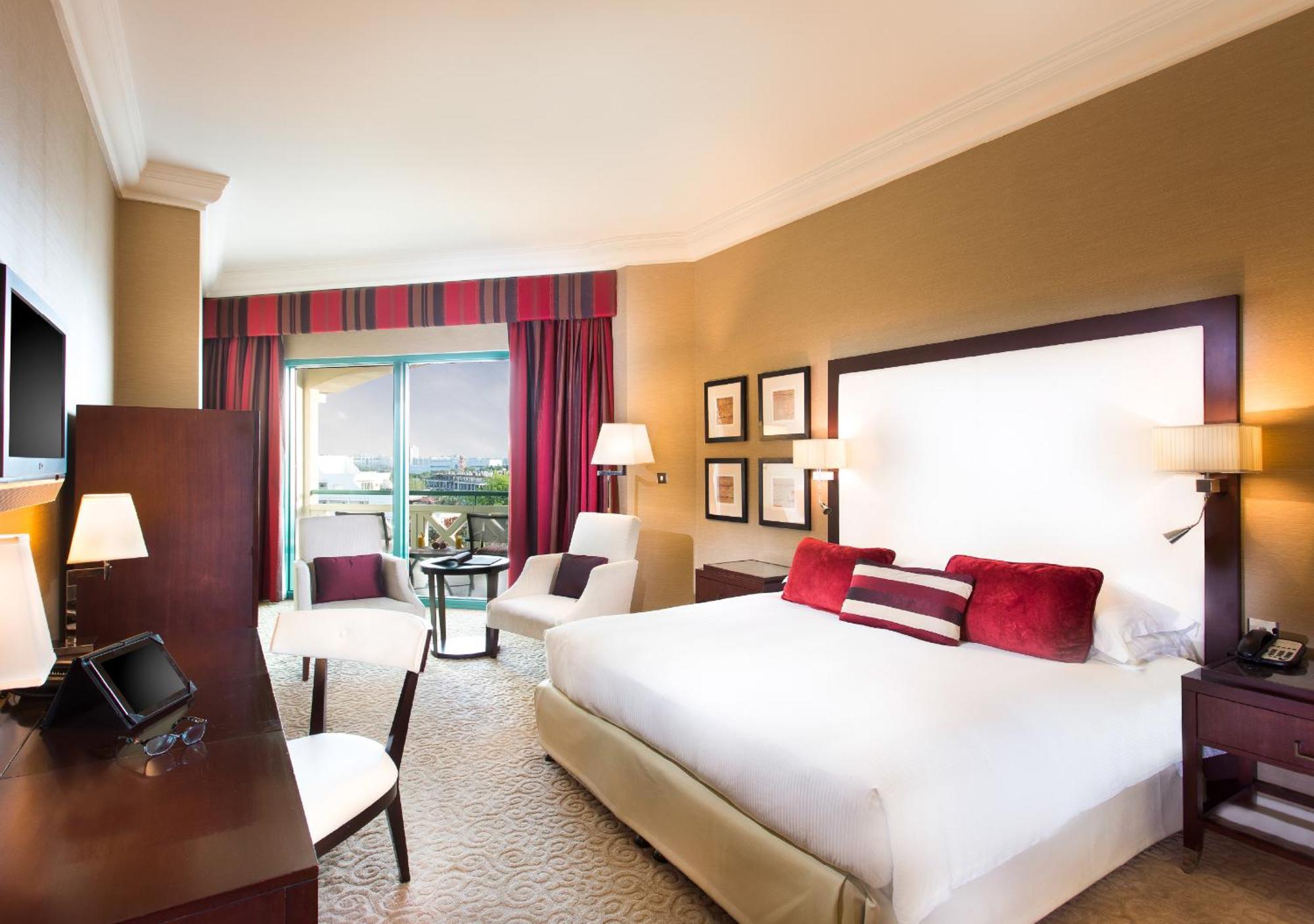 Moevenpick Grand Al Bustan 5*