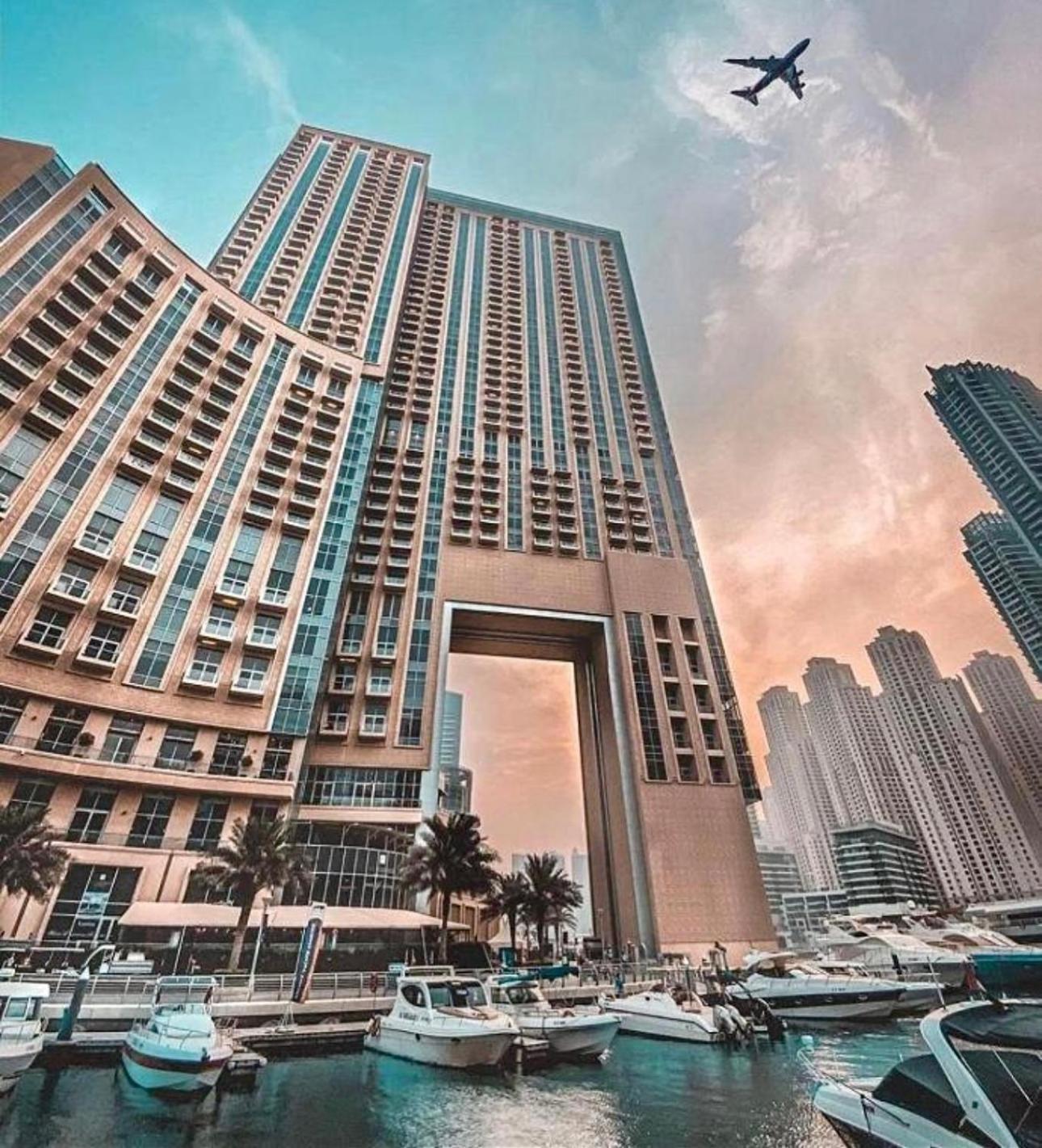 Apartment Intercontinental Marina Full Marina View With Balcony, Marina Mall, Large 1 Bedroom Apartment, Kitchen, 2 Toilets, 1 Parking, Swimming Pool And Gym Free Access, Paid Breakfast