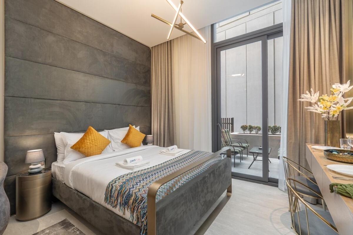 Modern By Czechin Jvc Prime Location Apartment *