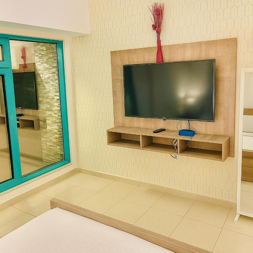 Classy For Ladies In Dubai, Marina فتيات فقط *