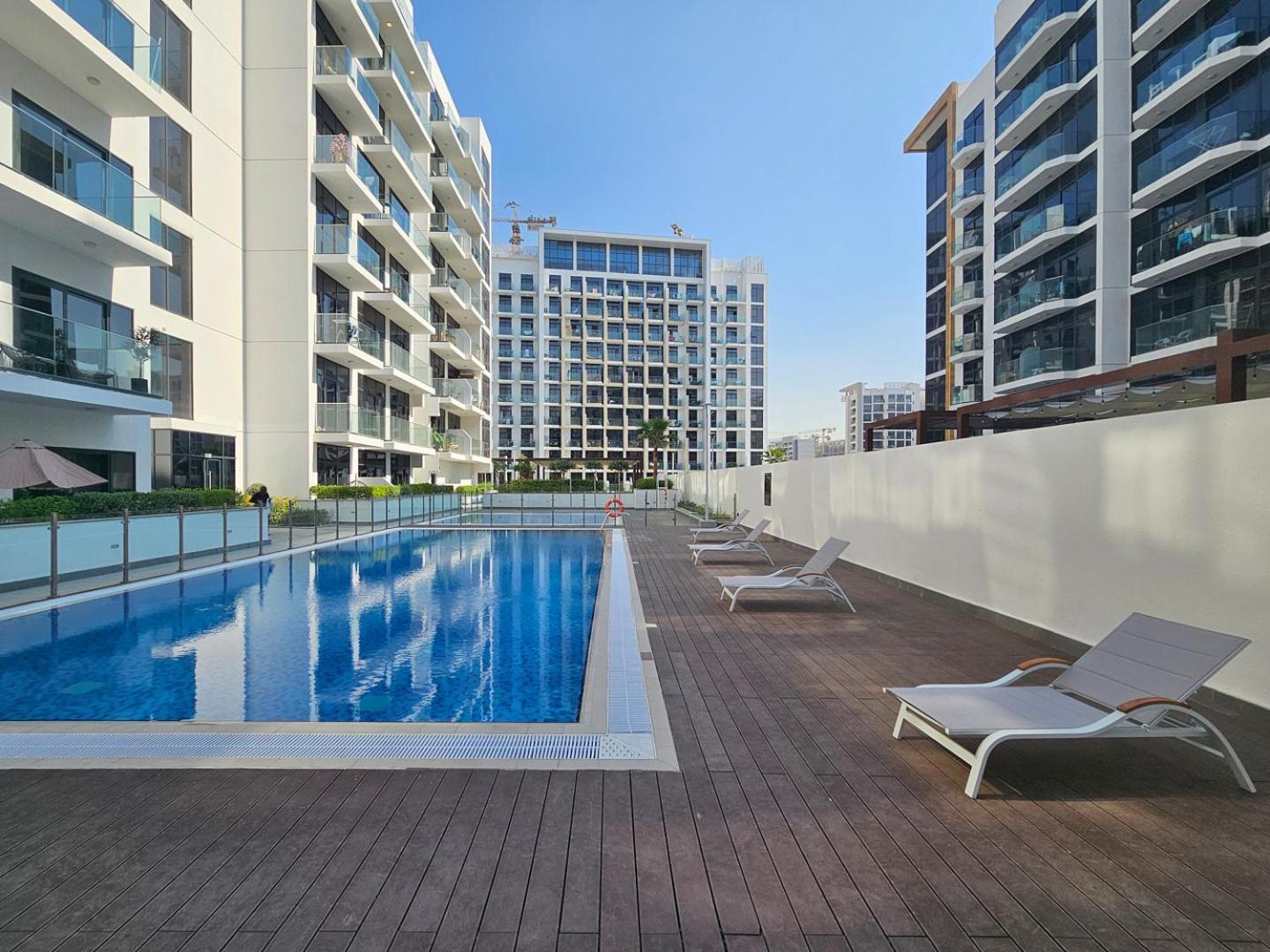 Peaceful Getaway, 10 Mins From Mall Apartment *