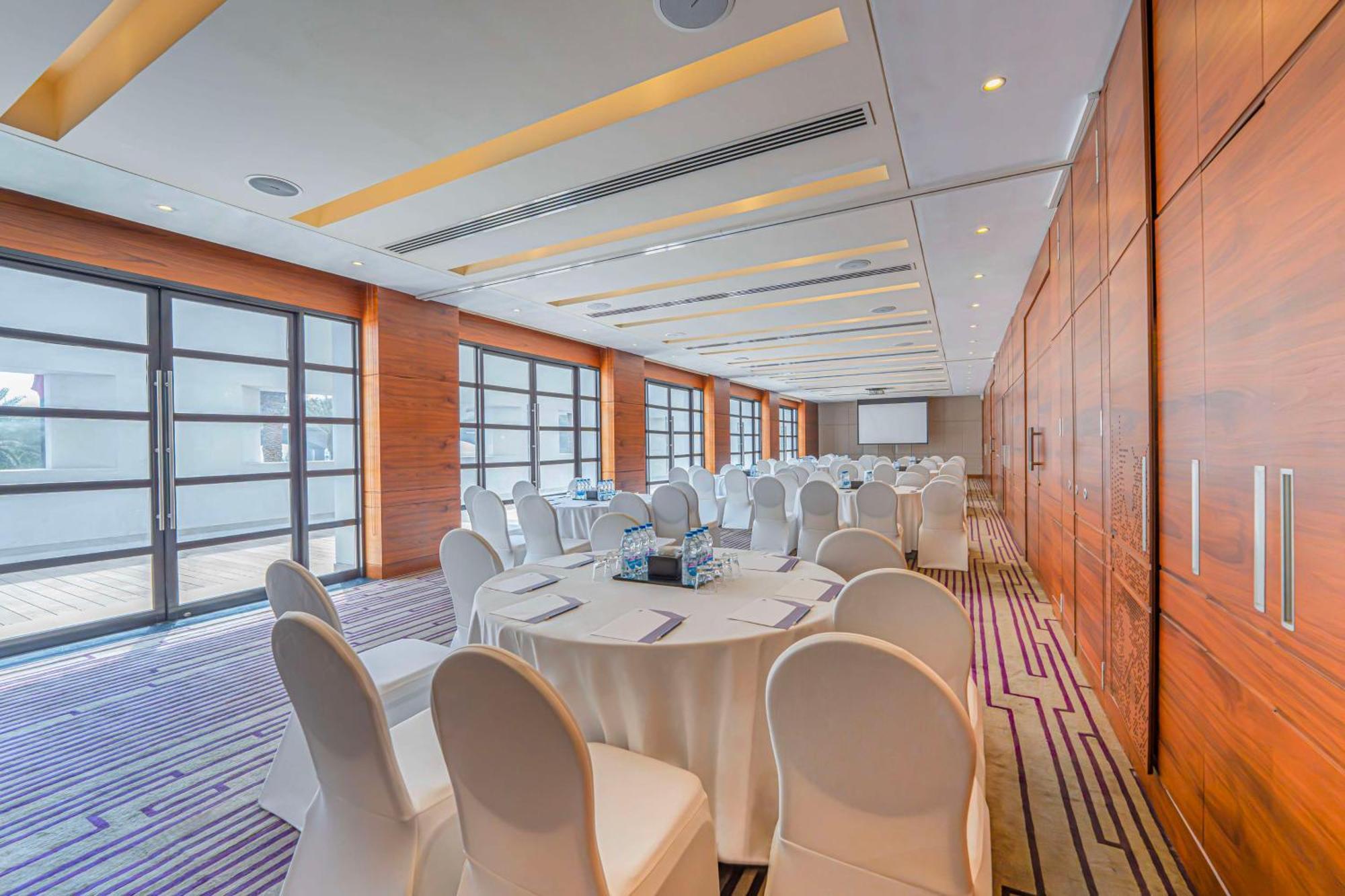 Hyatt Regency - Corniche Hotel 5*