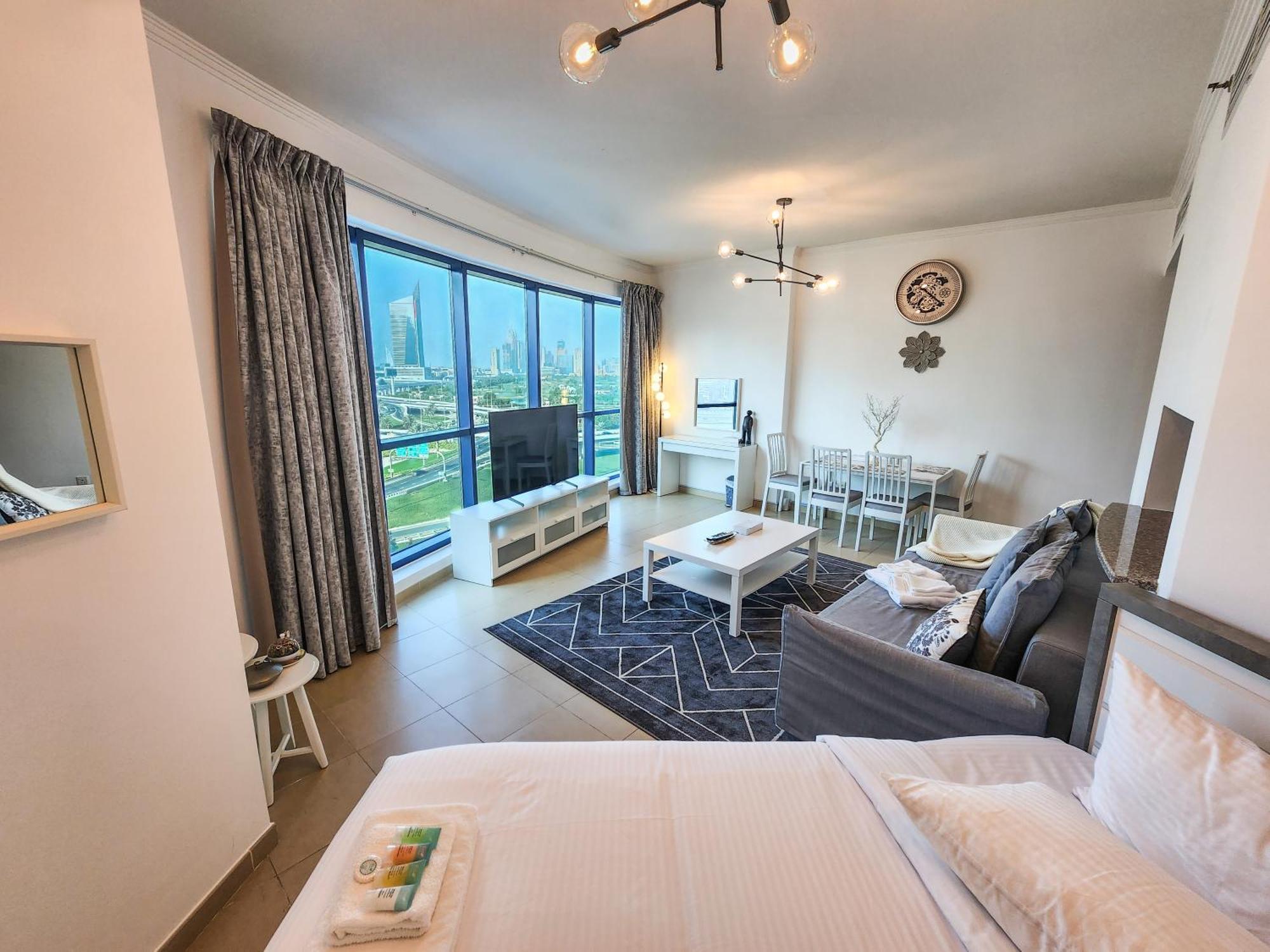 Apartment Bright & Valuable, Close To Metro Station