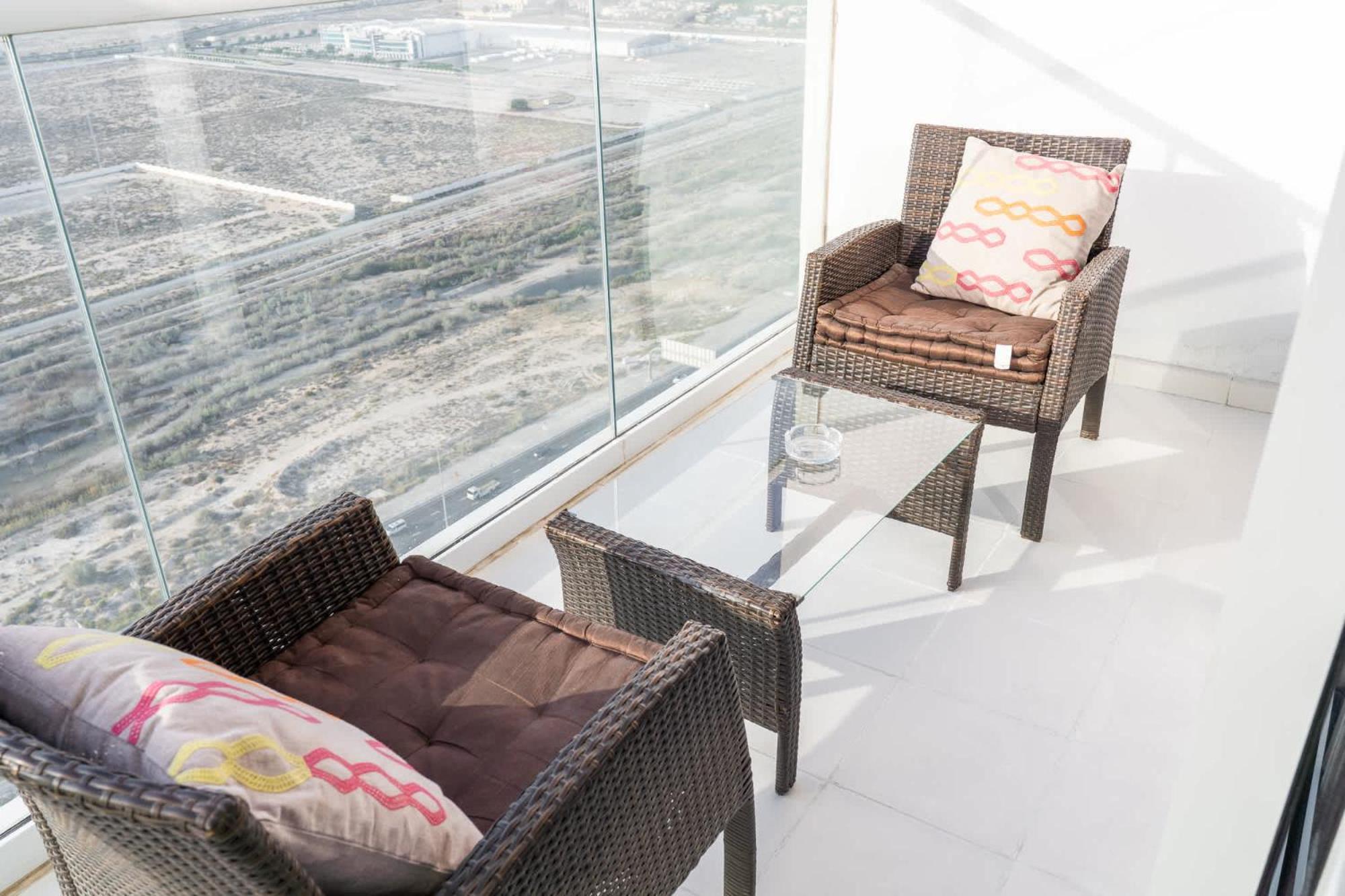 Beautifully Furnished With Skyline Views