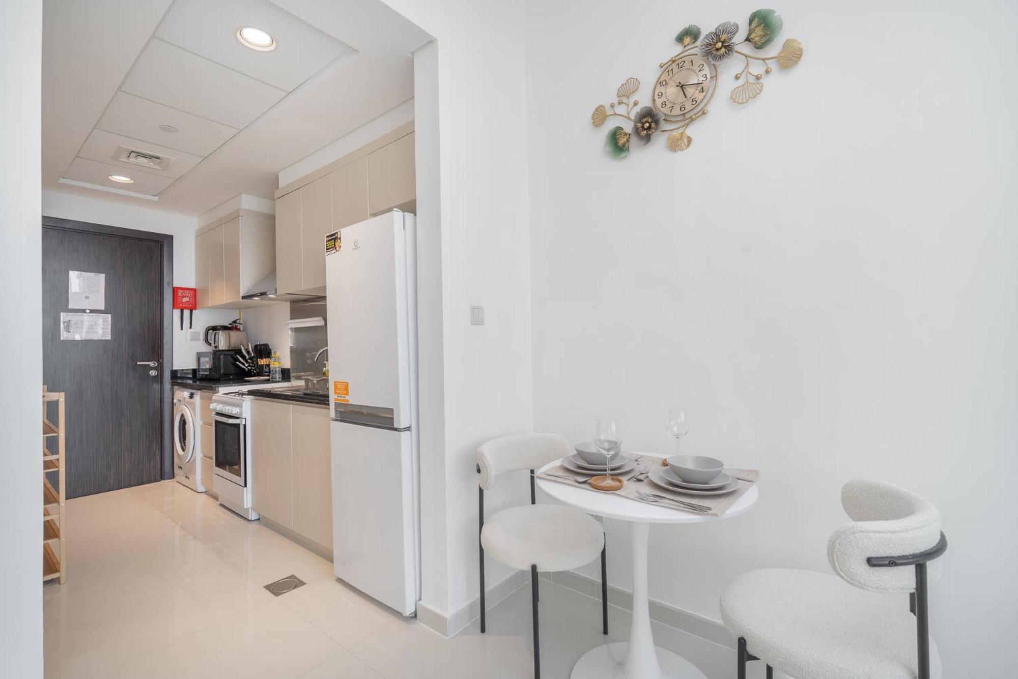 Apartment Beautifully Furnished With Skyline Views Dubai