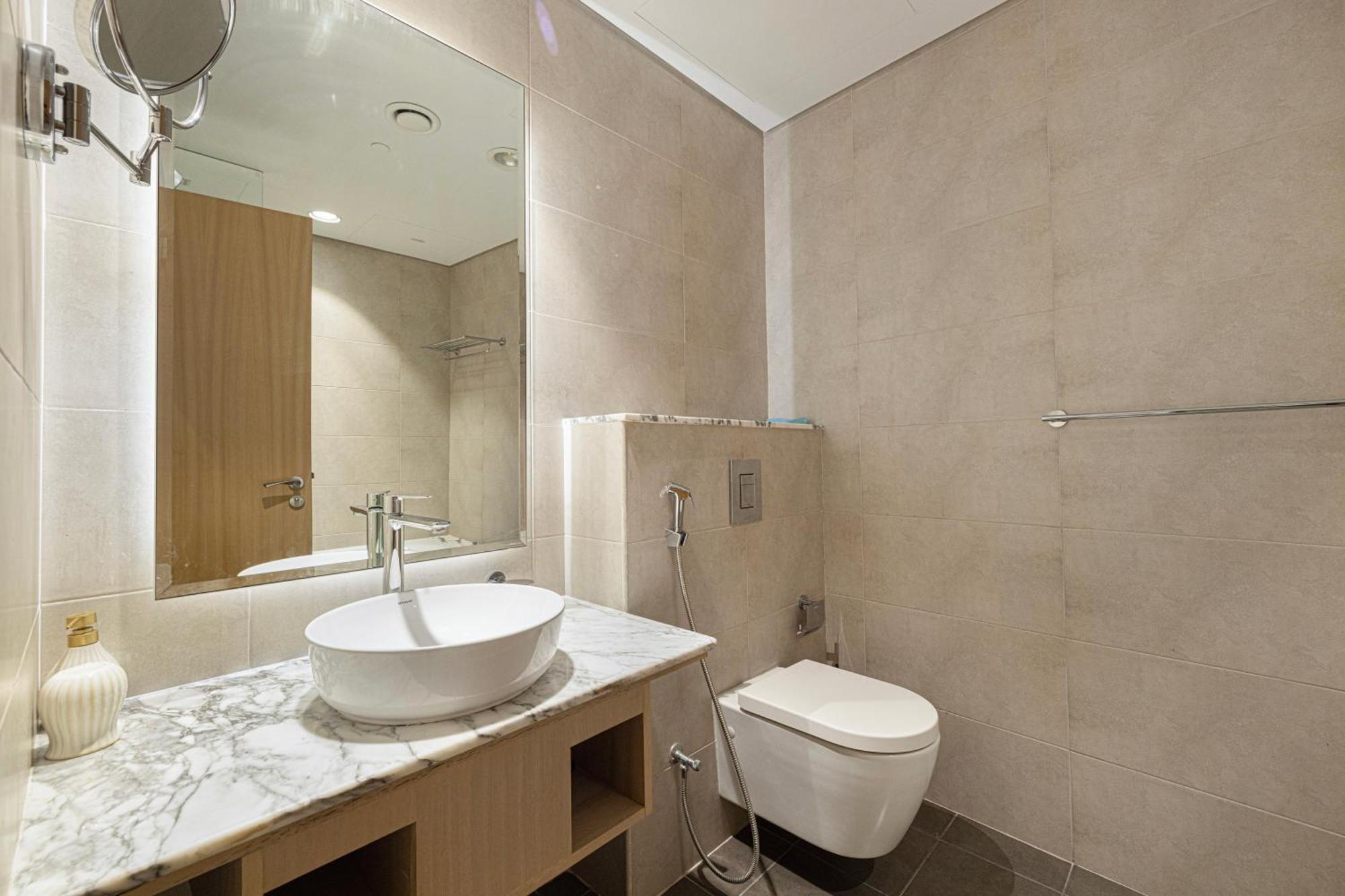 Luxe 2br With Burj Khalifa View & Infinity Pool Apartment Dubai