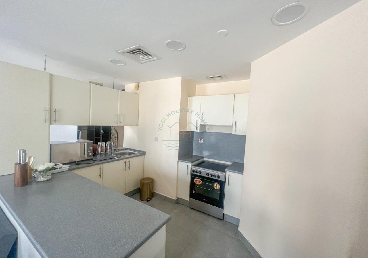 Apartment Snug With Views, Perfect For Couples Dubai