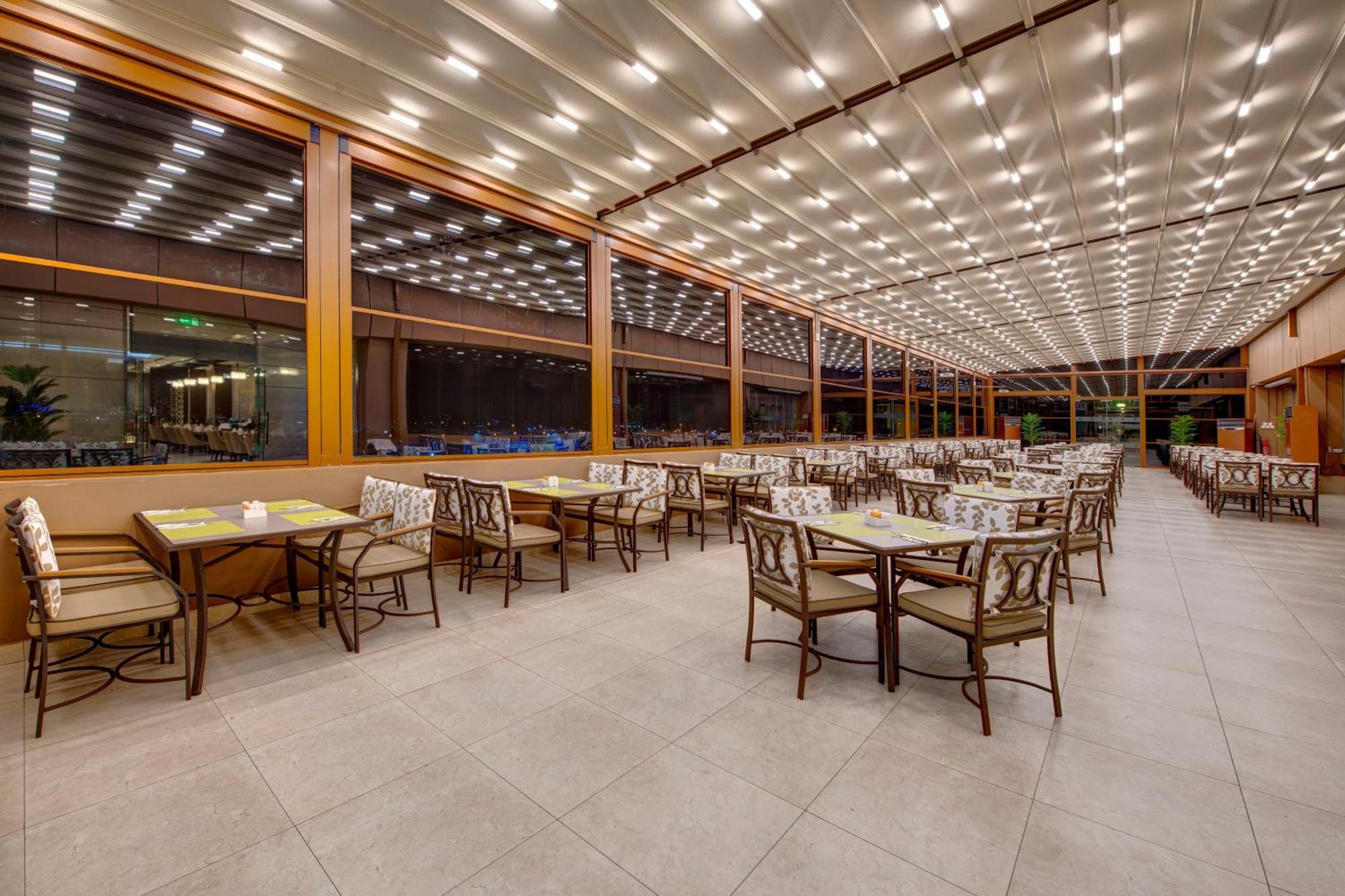 Aparthotel Two Seasons &