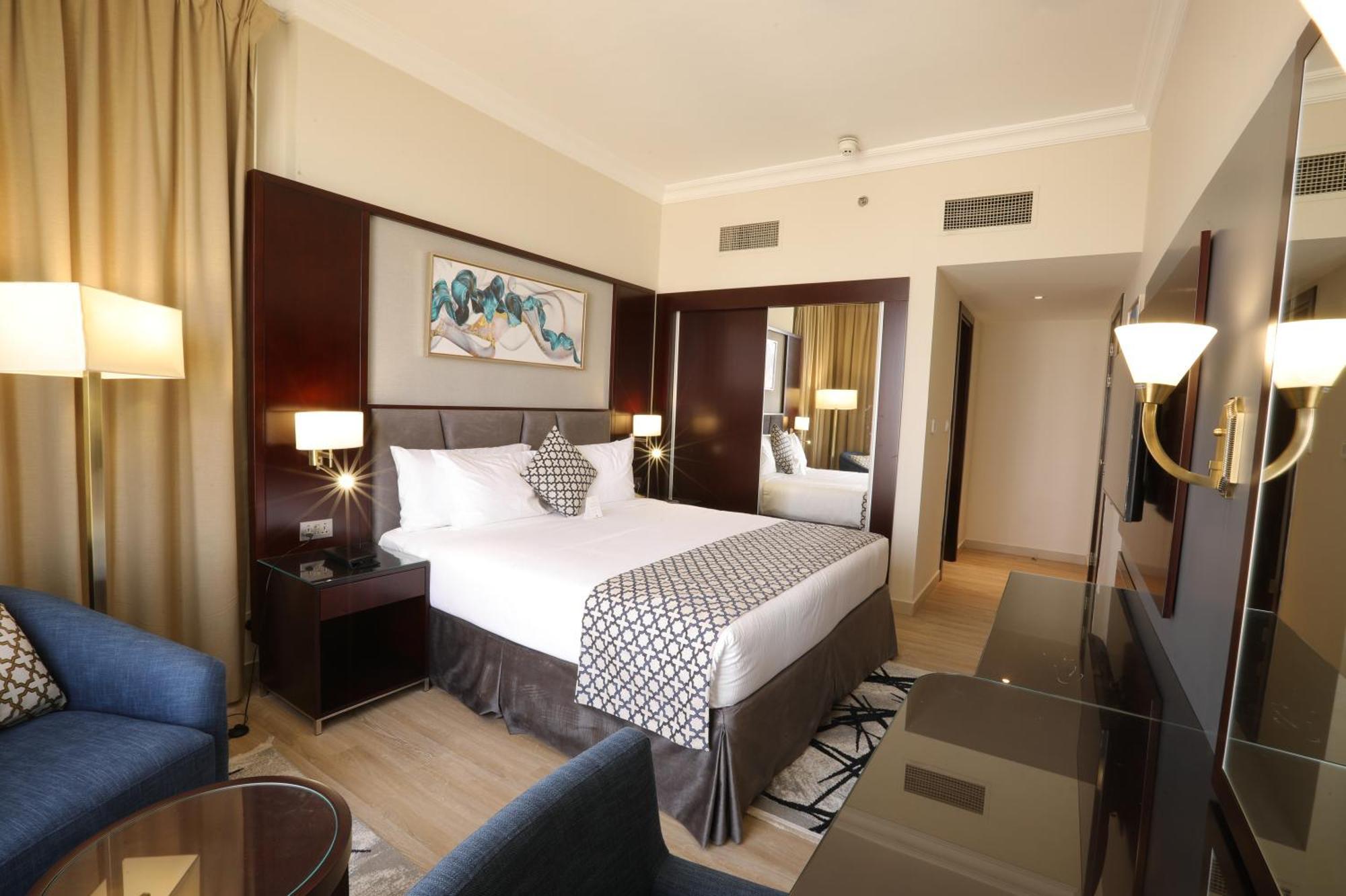 Two Seasons & Aparthotel 4*