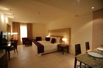 Belvedere Court Deluxe Hotel 4*