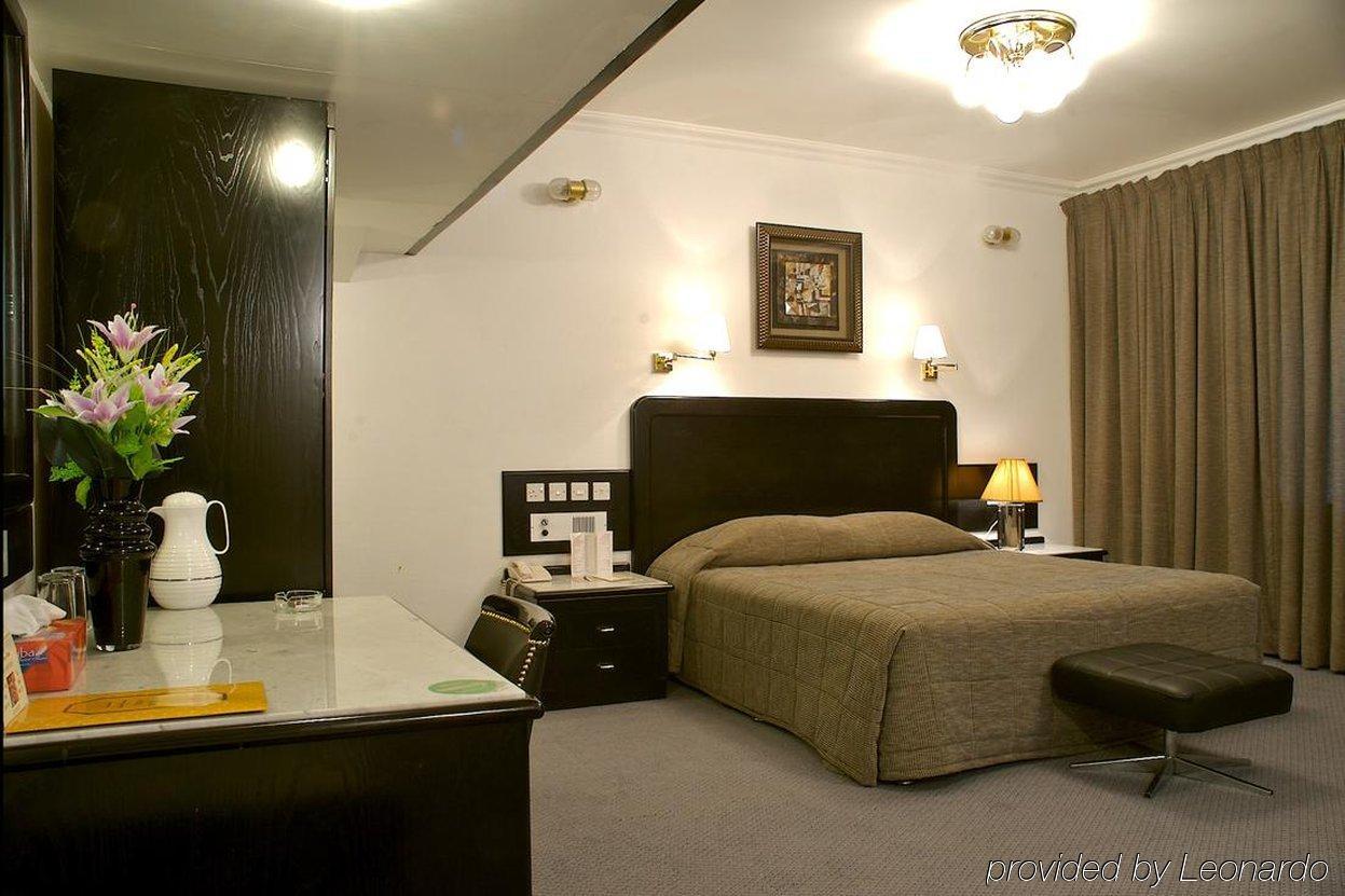 Ambassador Hotel 3*