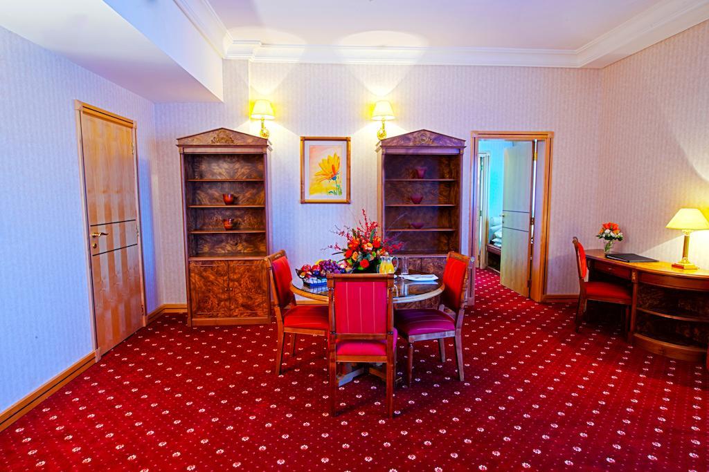 Hotel Capitol Jumeirah 4*