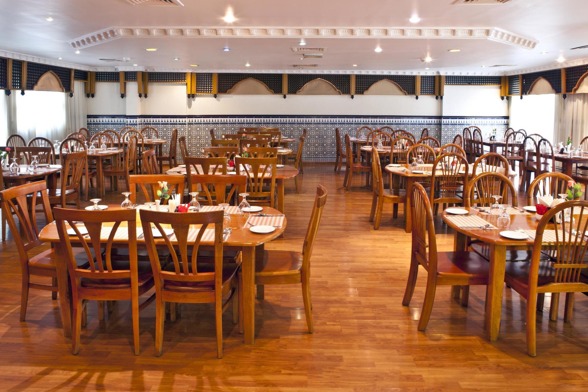 Landmark Plaza Hotel 3*