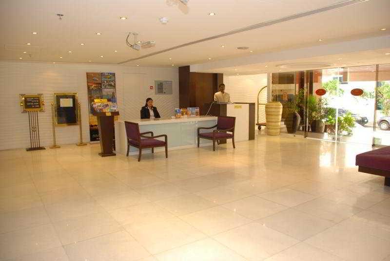 Aparthotel London Crown 2 3*