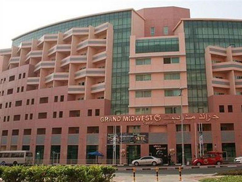 Parkside Hotel Apartment 4*