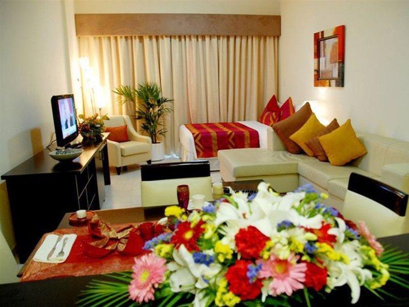 Parkside Hotel Apartment 4*