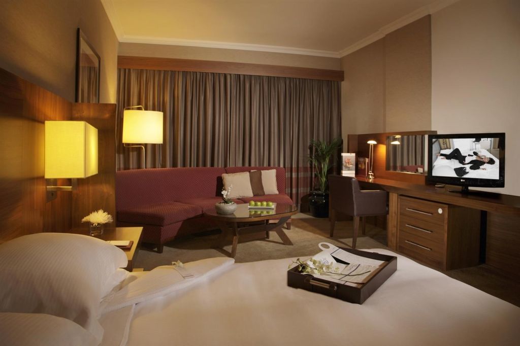 Jumeira Rotana - Hotel 4*