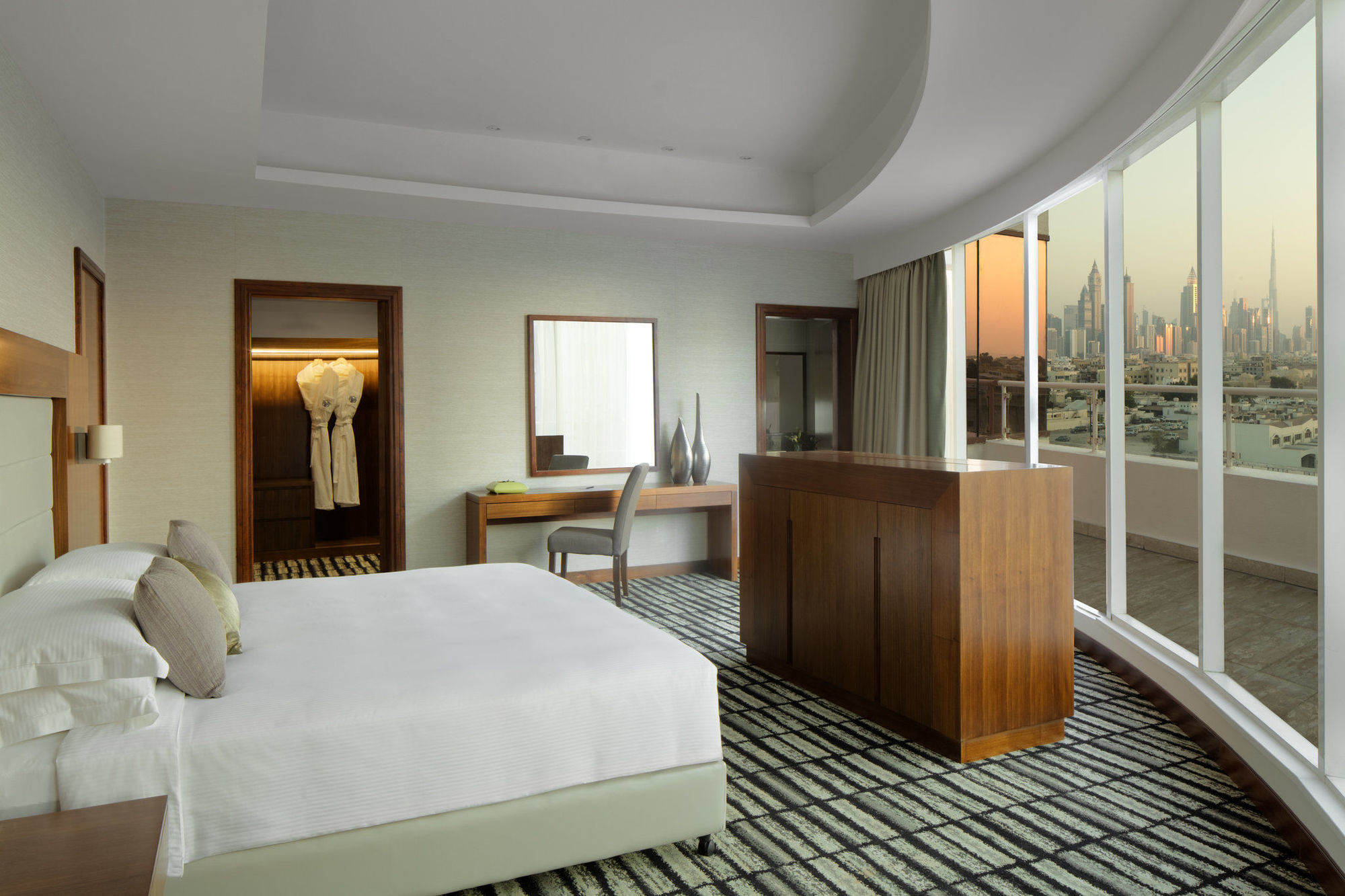 Hotel Jumeira Rotana - 4*