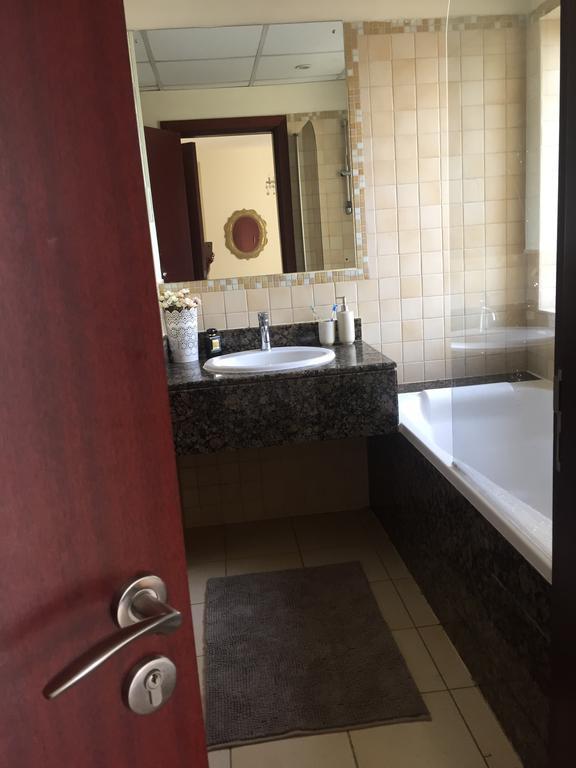 Jumeirah Beach Apt * Dubai