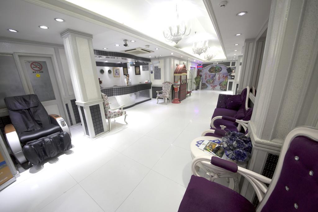White Hotel *