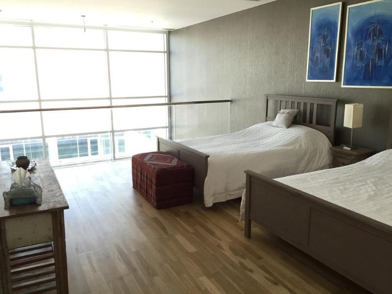 Bay Square 12 2*