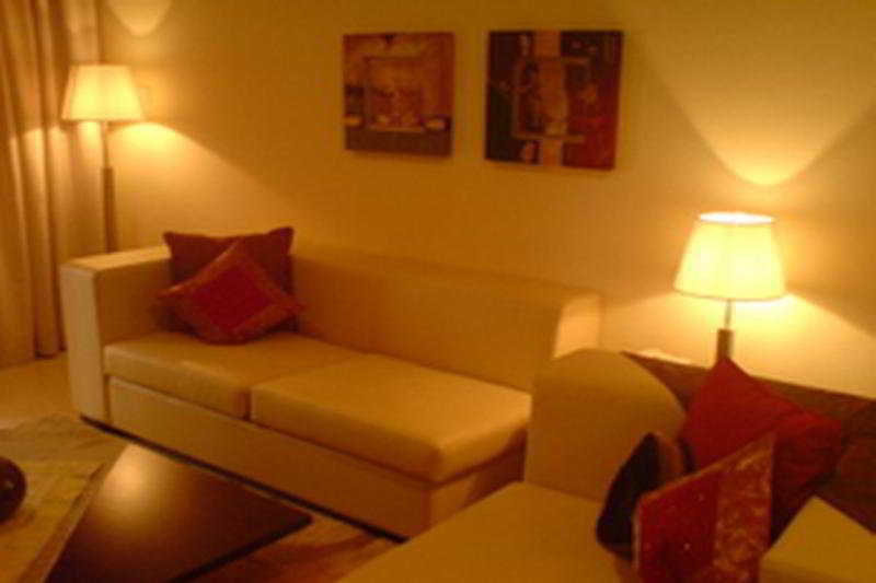 Parkside Hotel Apartment 4*