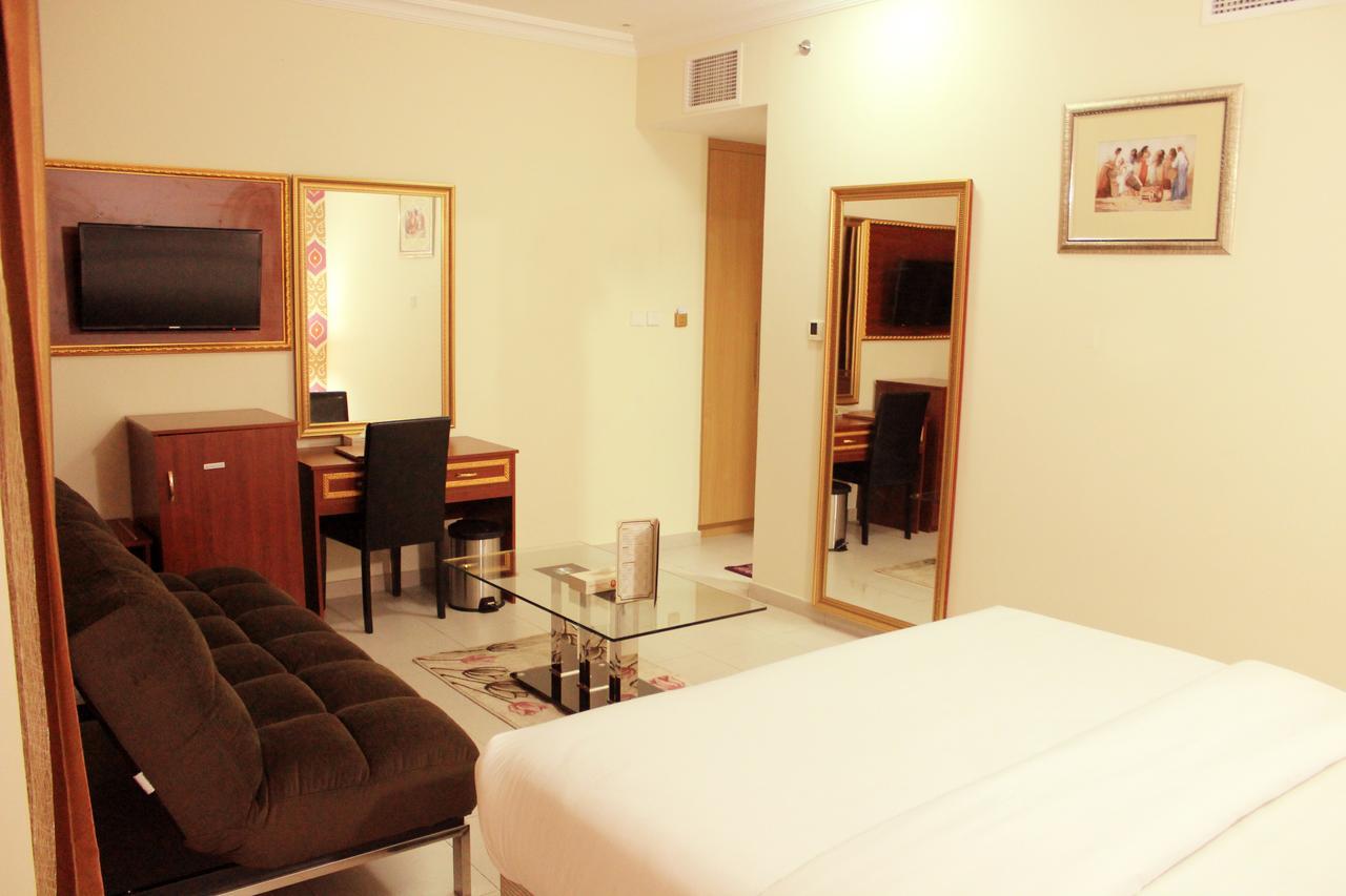 Montreal Naif Hotel 2*