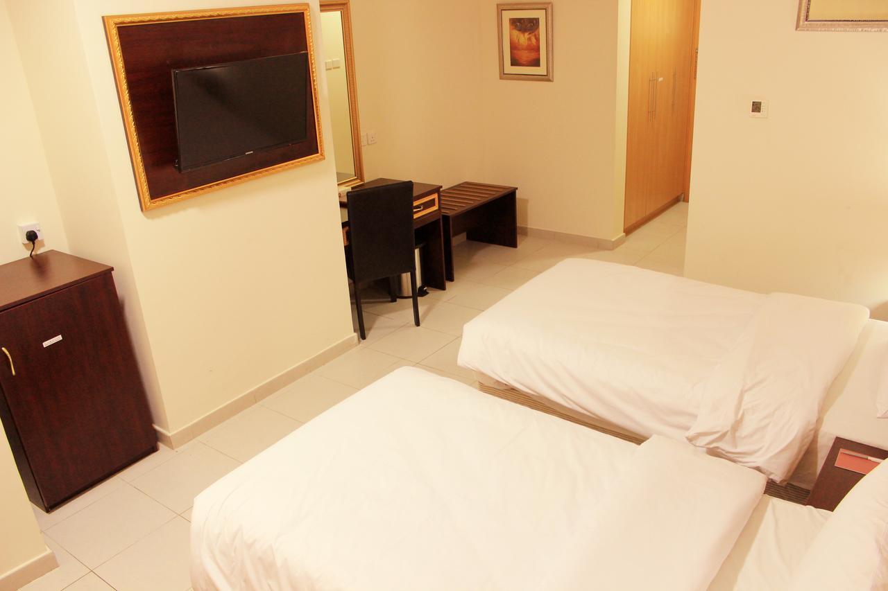 Hotel Montreal Naif